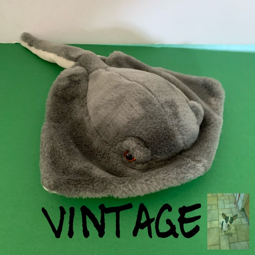Vintage Sea World Stingray plush toy